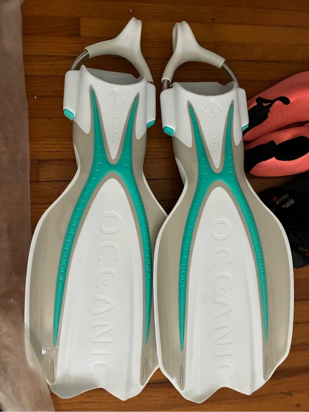 Women's White & Teal Snorkel Fins